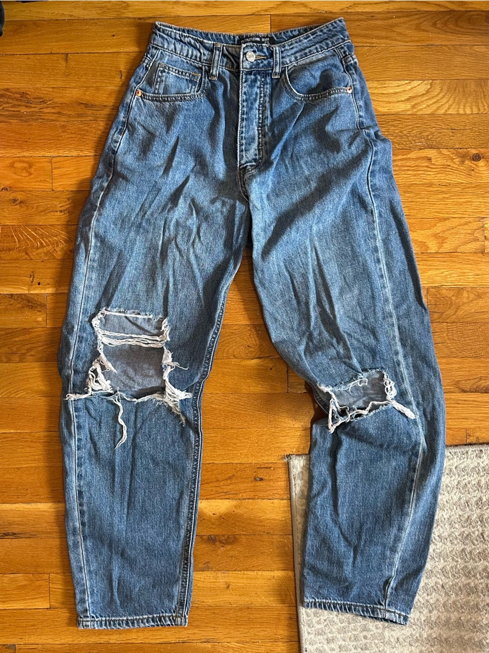 PrettyLittleThing Distressed Boyfriend Jeans